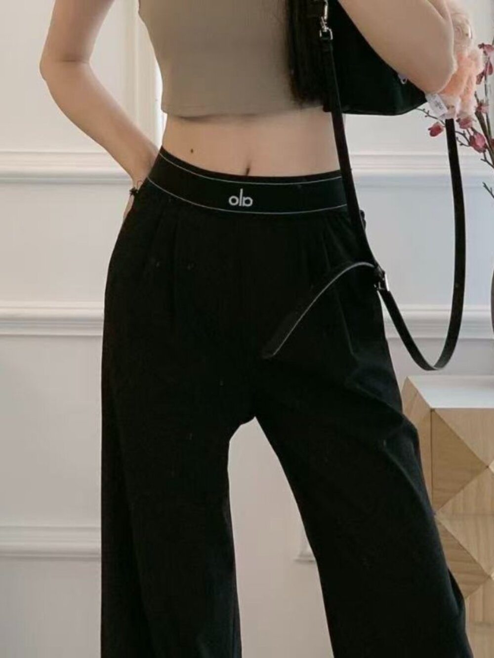 ALO Yoga 💋 Black Straight-Leg Pants (Regular Sz) Brand New Suit Up Trouser - Picture 7 of 7